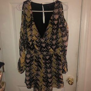 Material girl - Size M - cold shoulder romper